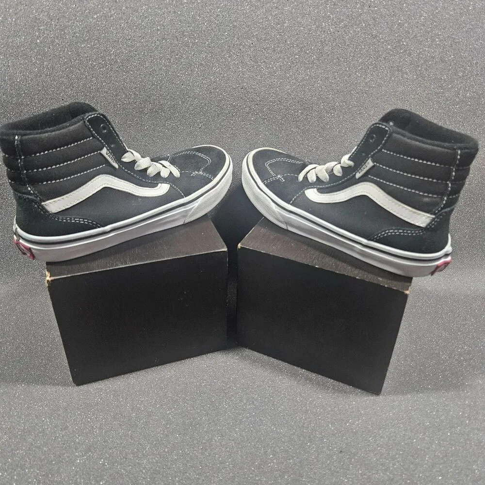 Kids Cans Sk8-Black & White High Top Sneakers- Size 3Y